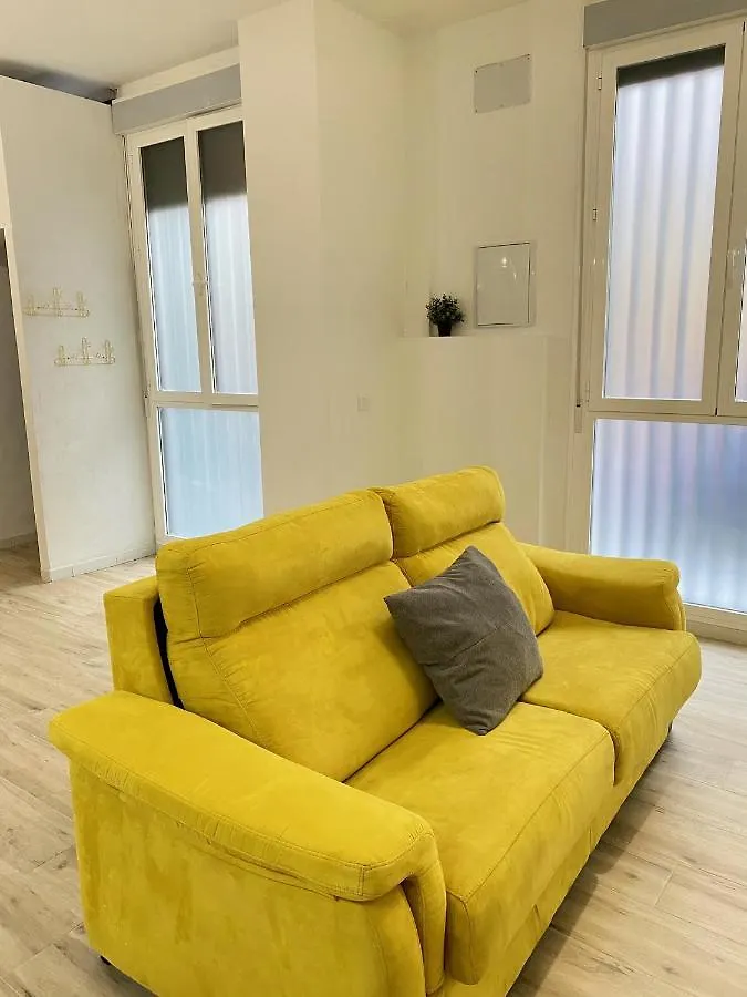 Flamenca Triana - Apartamento Wifi Con 2 Dormitorios 2 Sofas Camas 2 Banos Seville 0*,  Spain